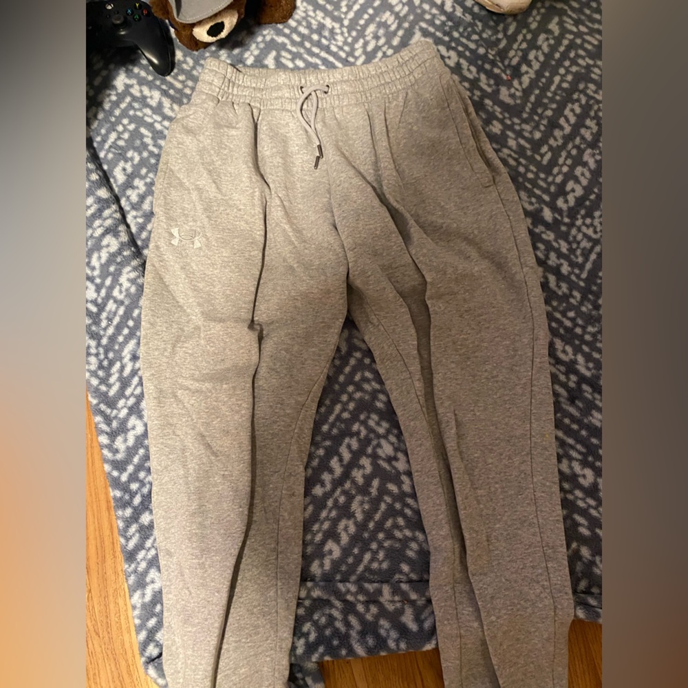 Gray UnderArmor Joggers.